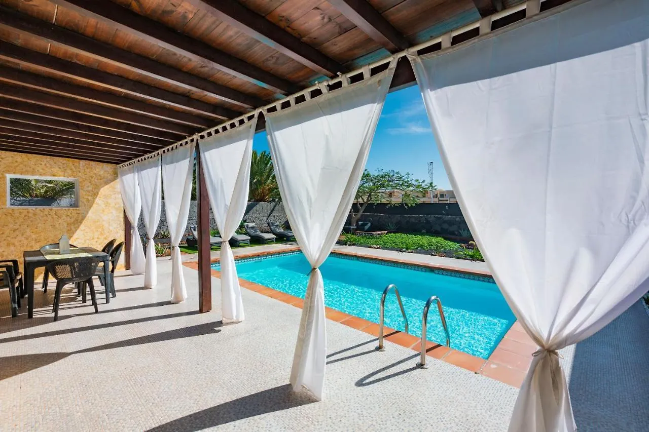 Casa Daneo Villa Playa Blanca  Vakantiehuis
